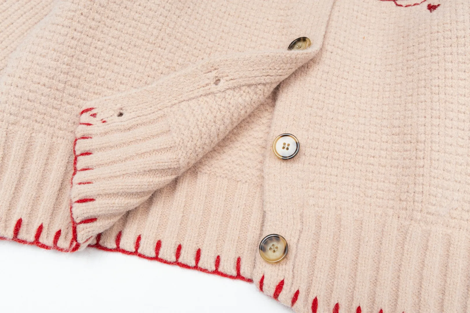 VIVI 163 #Explosive Style Coming vivienne west wood 2025 Christmas🎄Limited Scarf Cardigan Top Original Restored ✅The Top Version on the Internet Popular Style Available in All Grades of Quality The Whole Clothes weighs Three Kilograms Supports Weighing Not Free of Charge Differentiates Products on the Market with Thin and Paper-like Pictures My Home Must Be a Ceiling There Are Too Many People Following the Trend Look at the Quality Before Comparing Prices 30% Wool Thick Needle Top Version Customized Original Open-Mold Horn Button All details are restored. The scarf neckline and hem cannot be made by machine. All red threads are sewn by hand. Every stitch is the cost. Size: 1 yard, 2 yards, 3 yards. Color: apricot, black